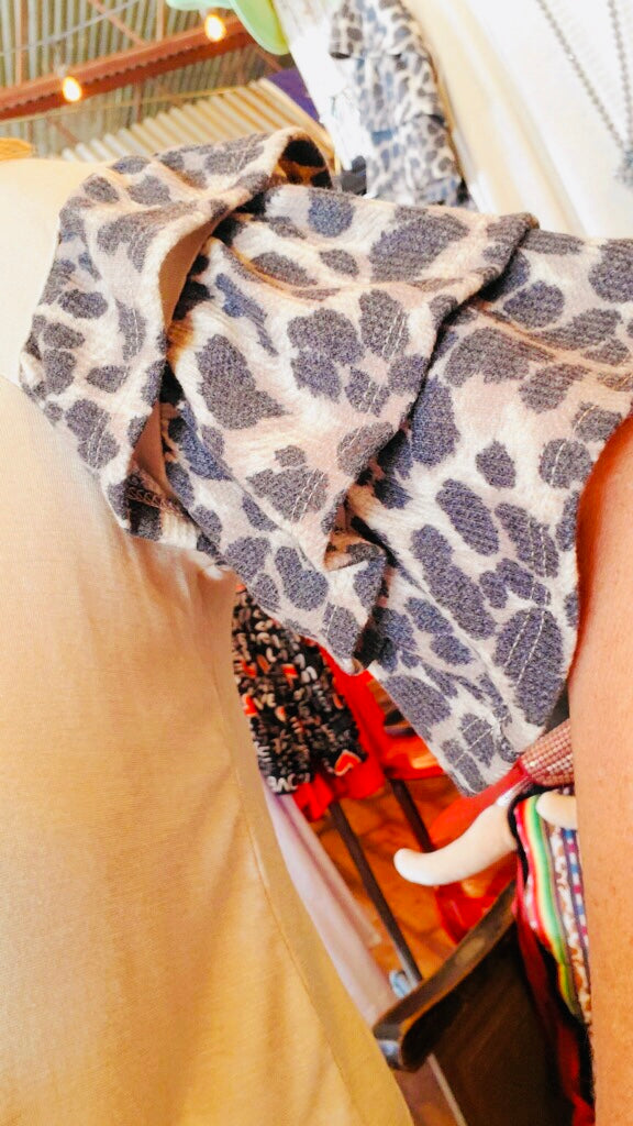 ASHLEY TAUPE LEOPERD TOP