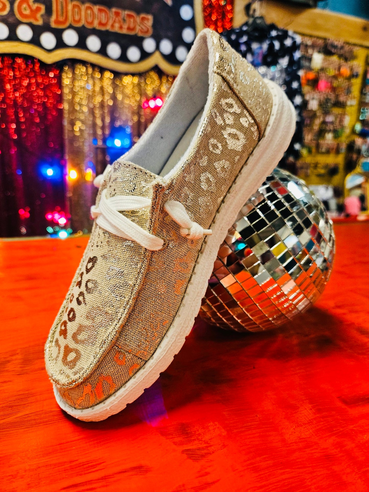 TO THE MOON VERY G SLIP ON