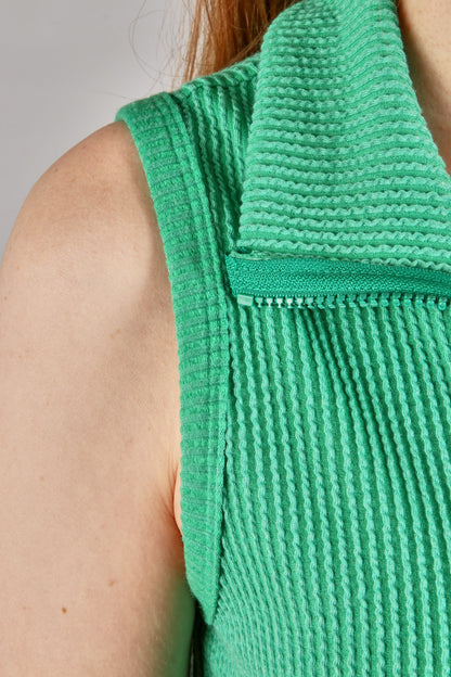 KELLY GREEN TOP