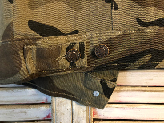 CAMO RED LIPS VEST