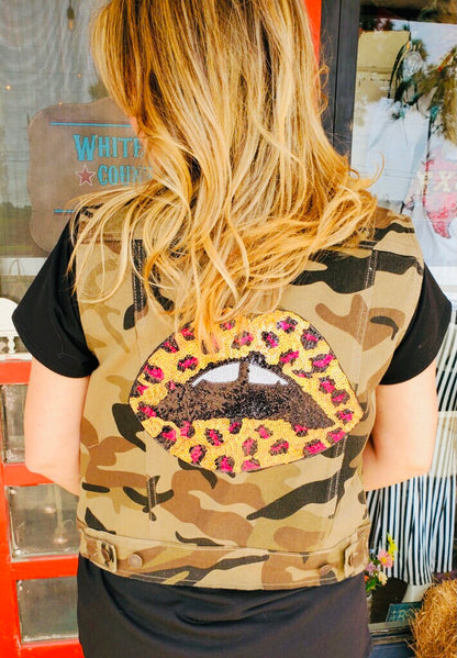 CAMO LEOPERD LIPS VEST